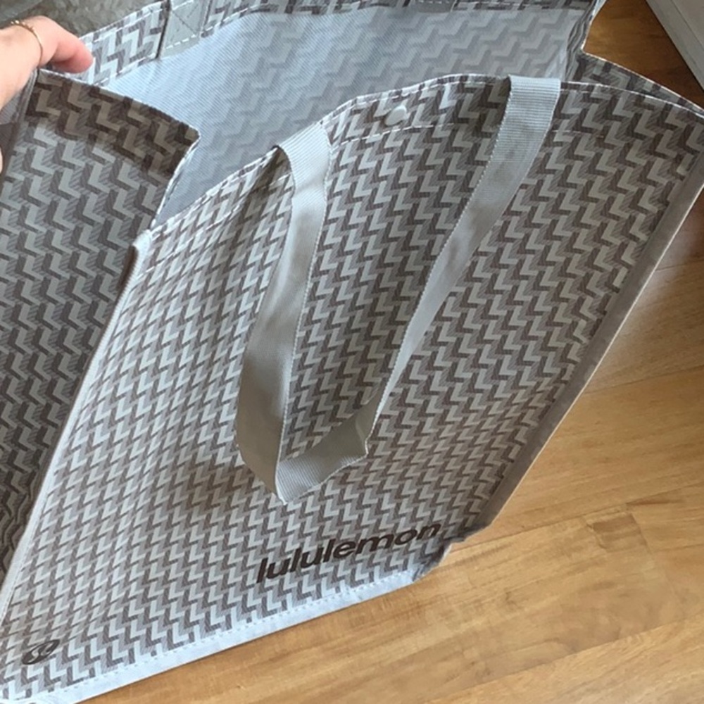 Lululemon Gray Geometric Tote Bag MEDIUM grey tote